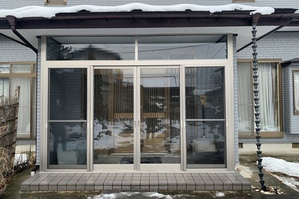 風除室を設置して暖かい玄関になりました！