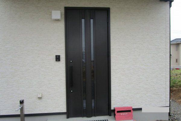 採光タイプの暖かい玄関に！