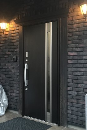 外壁にマッチした玄関ドアリフォーム|岩手県一関市