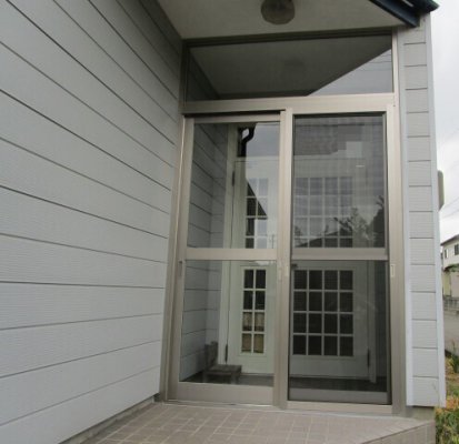 雪が降っても安心な風除室設置