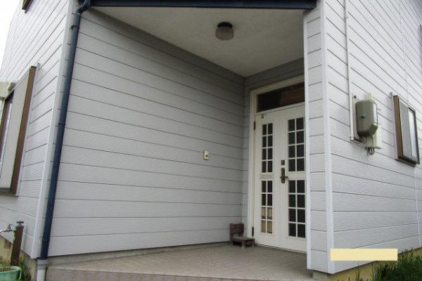 雪が降っても安心な風除室設置