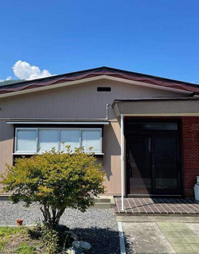 家の印象が変わる外壁張替え・玄関交換リフォーム｜岩手県宮古市