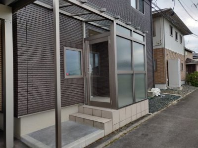 雨・雪を防いで快適になった！風除室設置|岩手県紫波郡矢巾町