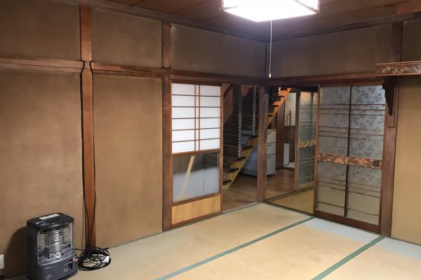 床に断熱材を入れて暖かい！