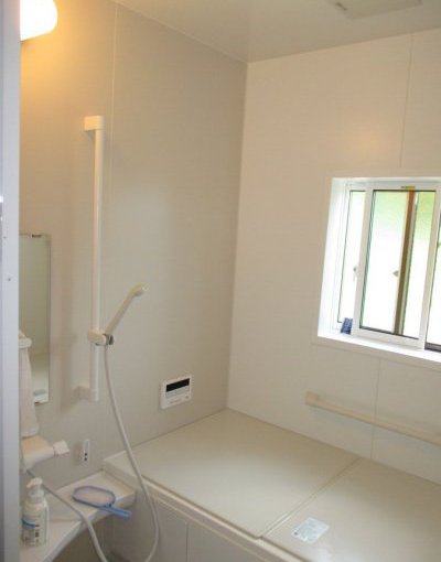 寒さやヒビがなくなって安心！浴室リフォーム|岩手県北上市