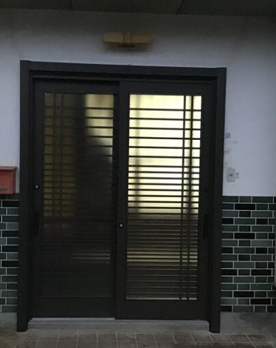 仕上がりに満足！玄関ドアリフォーム|岩手県一関市