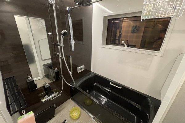 シックな雰囲気のお風呂に！