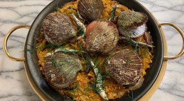 山田町産の食材を たっぷり使った贅沢キャンプ料理「山田湾パエリア」