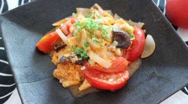 「トマトと卵のオイスター炒め」簡単節約レシピ!