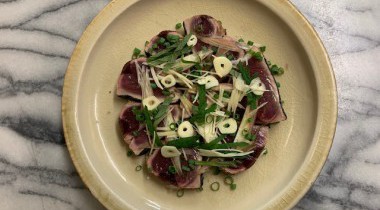 土佐流のおもてなし料理「鰹の塩たたき 」