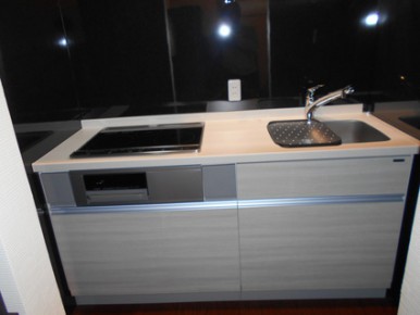 内装と合うコンパクトなキッチンリフォーム