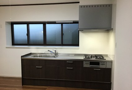 内装もキレイに!使いやすいキッチンリフォーム