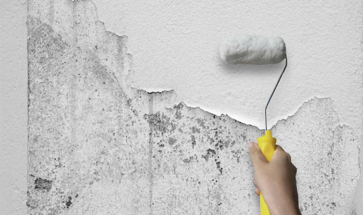 劣化して汚れている外壁