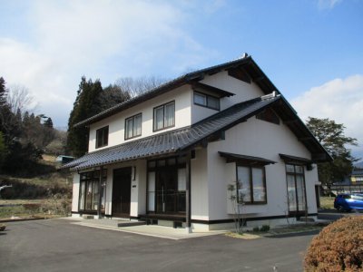 ベンチも外壁に合わせて一新！外壁塗装リフォーム|岩手県一関市
